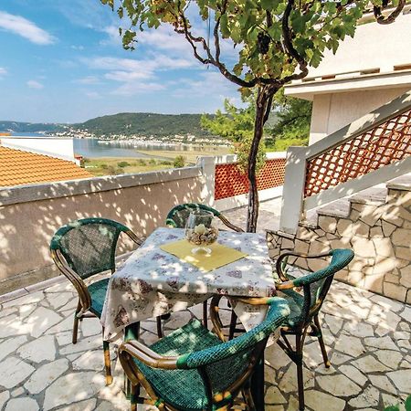 1 Bedroom Awesome Apartment In Supetarska Draga Ngoại thất bức ảnh