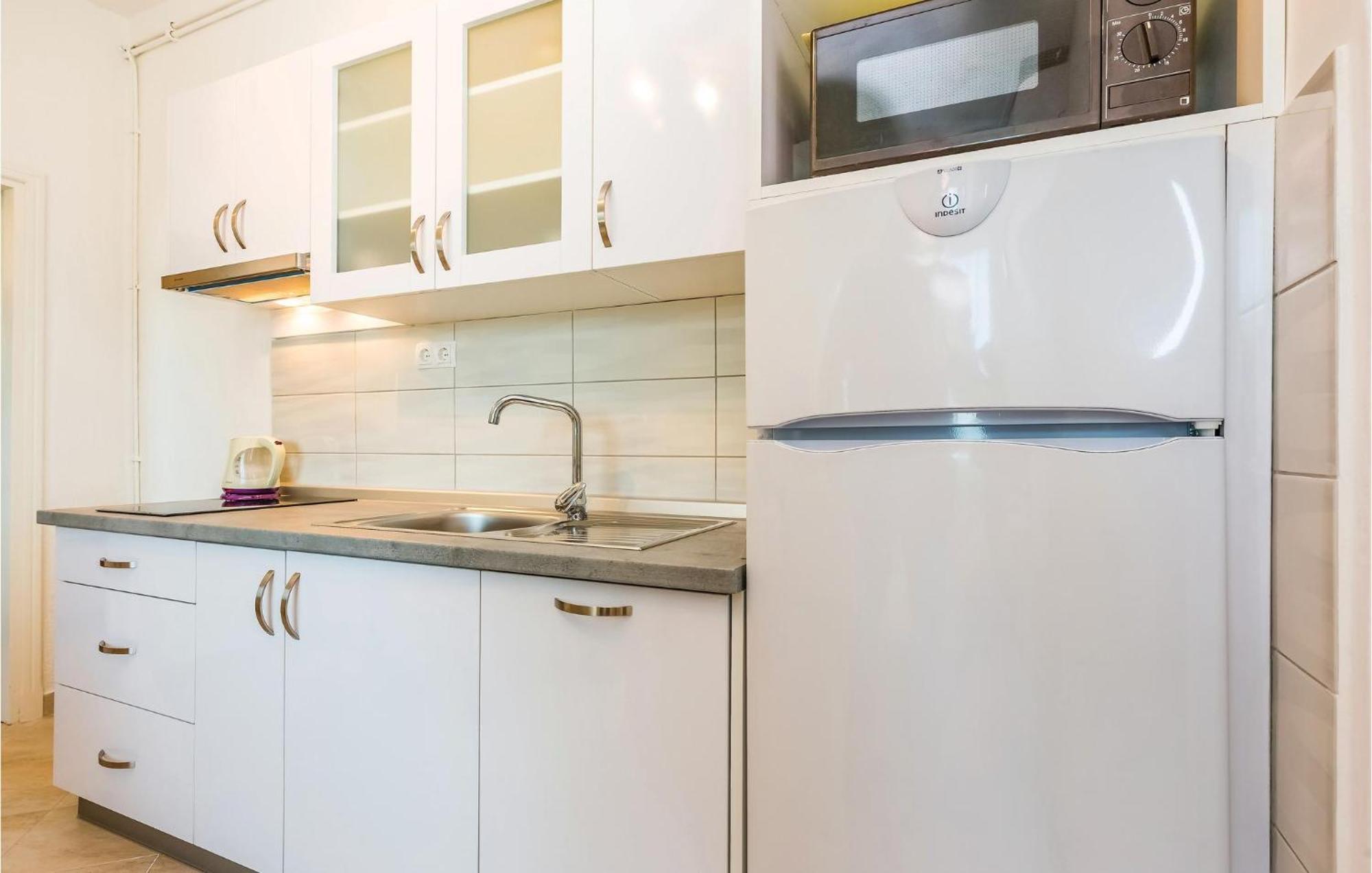 1 Bedroom Awesome Apartment In Supetarska Draga Ngoại thất bức ảnh